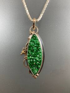 اواروویت (Uvarovite) – غنی از کروم مقالات ابزارنوین